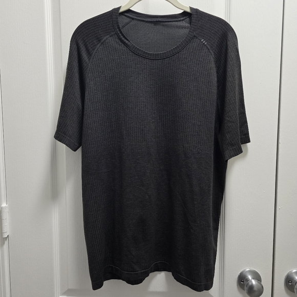 Lululemon Metal Vent Tech Short Sleeve black M GUC - Picture 1 of 3